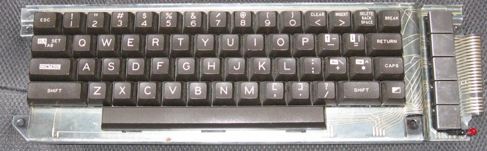 atari-600xl-800xl-keyboard-c061983_1_5c761c2ac038e543a054491c1f65360b.jpg